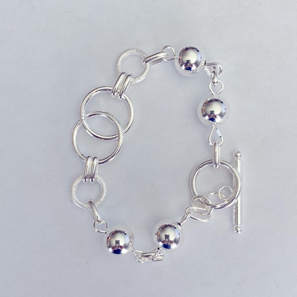 Jewelry - A very pretty silver 925 stamped bracelet